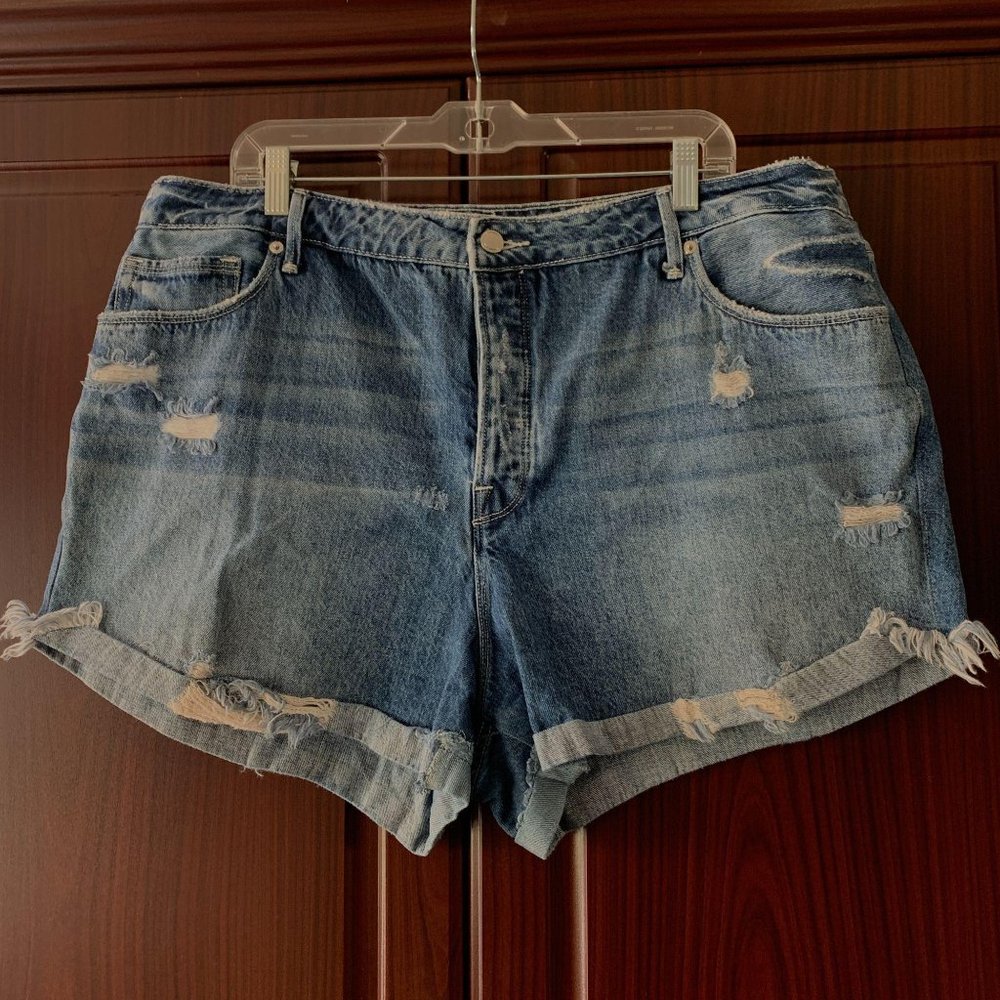 Good American Bombshell High Waist Shorts 18